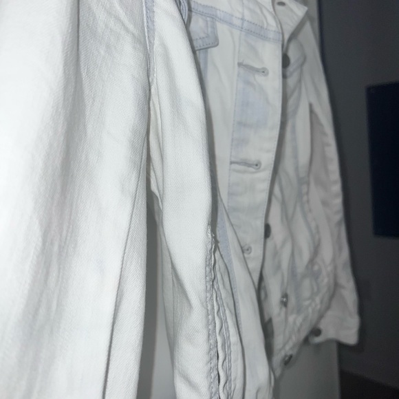 LOFT Women's Light Wash Denim Jacket - Picture 7 of 8